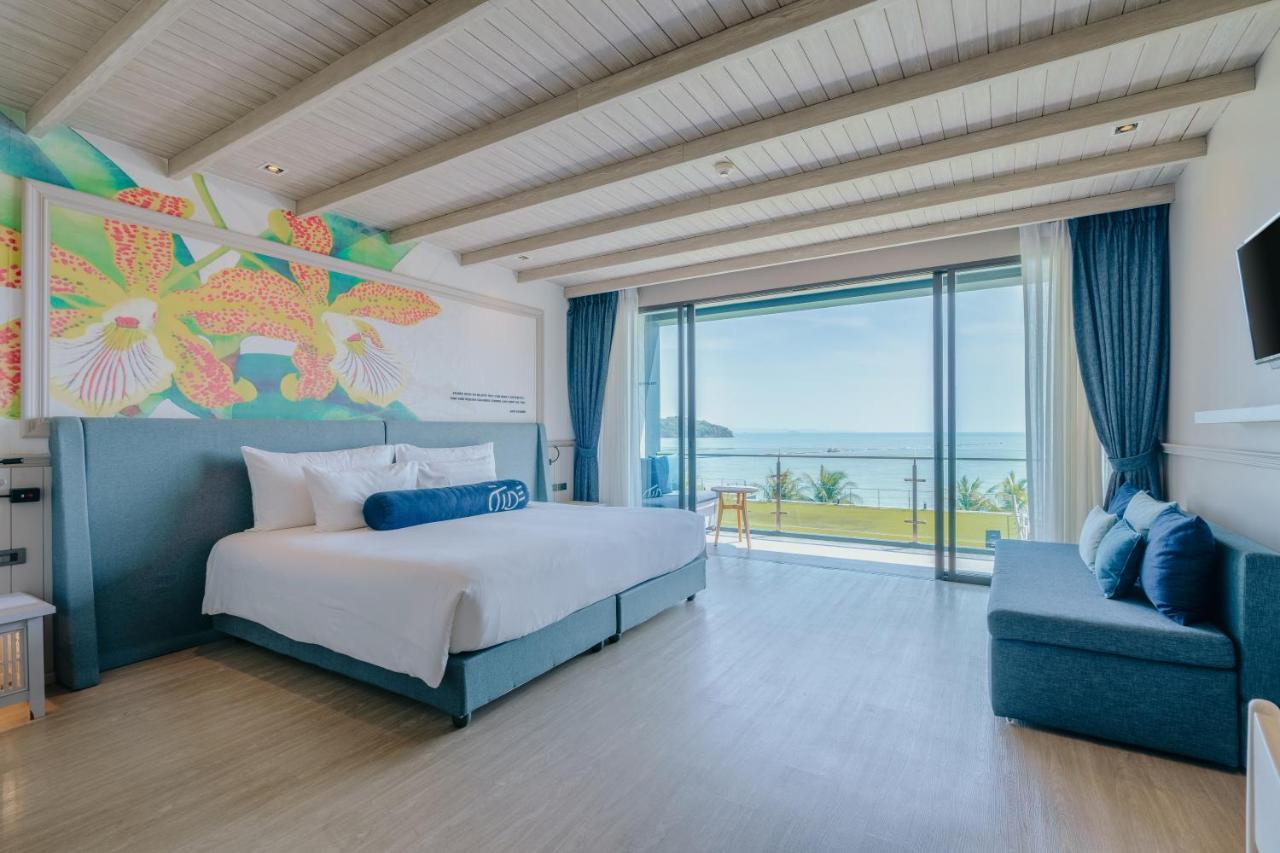 Hotel Tide Phuket Beachfront Exterior photo