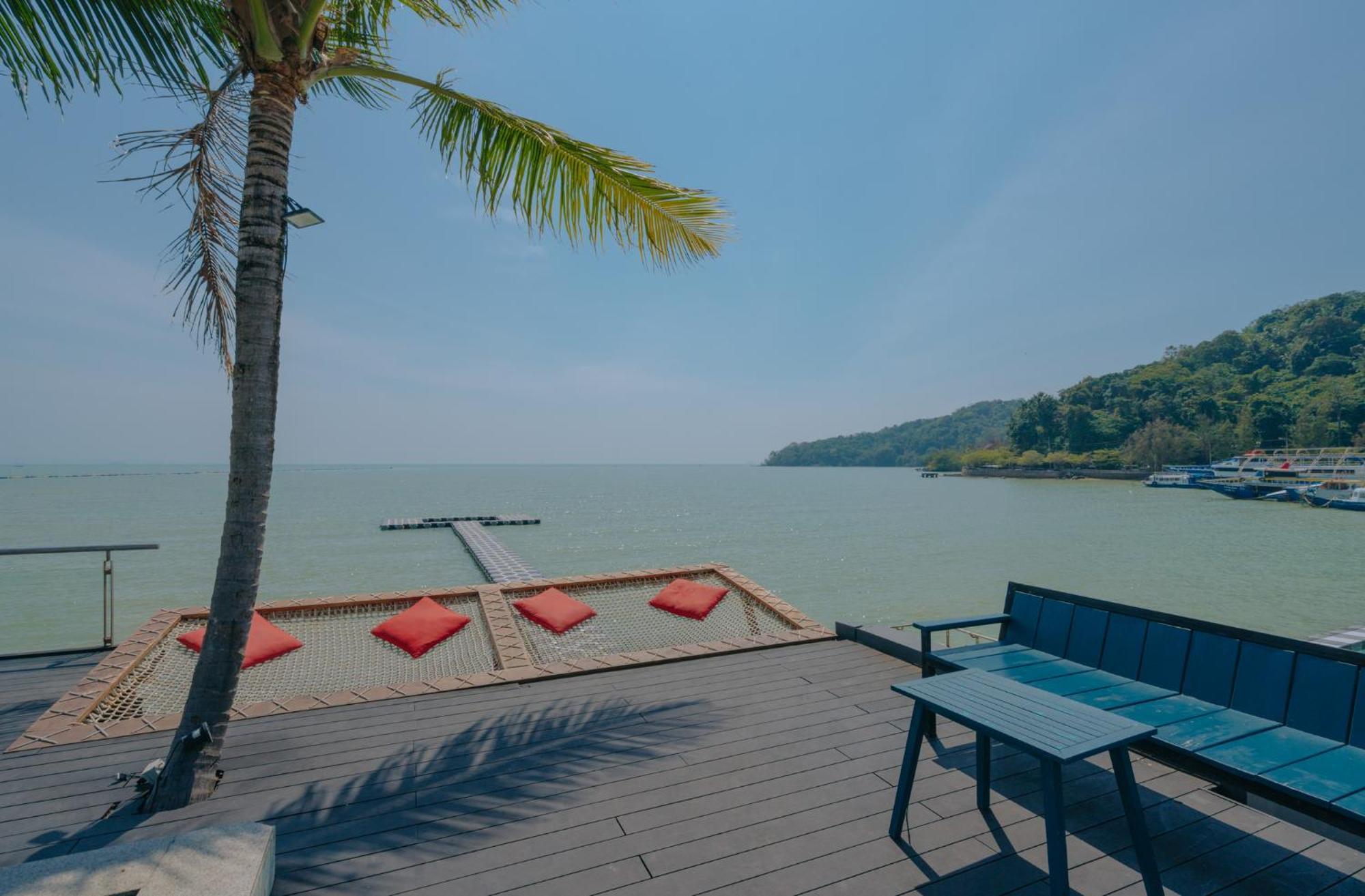 Hotel Tide Phuket Beachfront Exterior photo View of the Gulf of Thailand from the resort