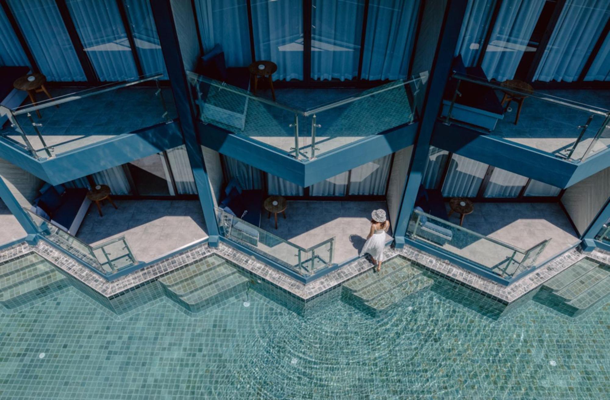 Hotel Tide Phuket Beachfront Exterior photo The swimming pool at the hotel