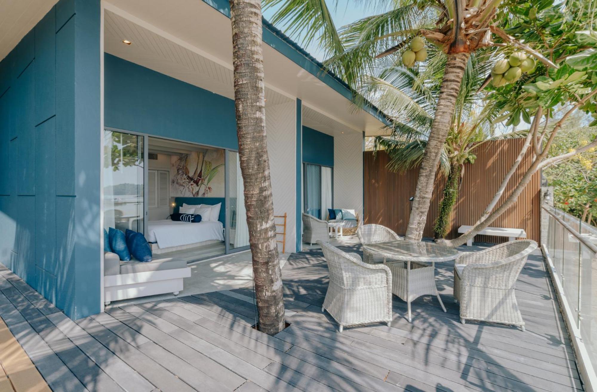 Hotel Tide Phuket Beachfront Exterior photo The Beach Club