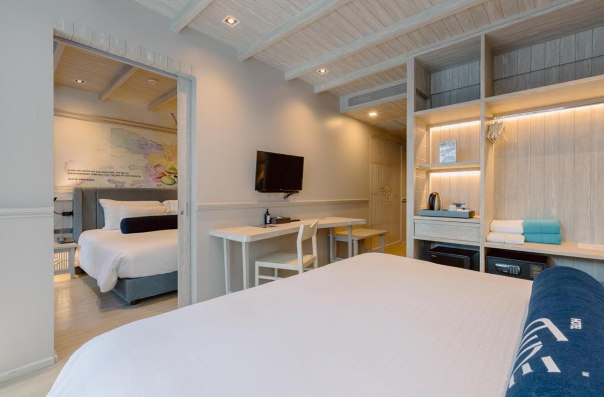 Hotel Tide Phuket Beachfront Exterior photo Deluxe Family Room