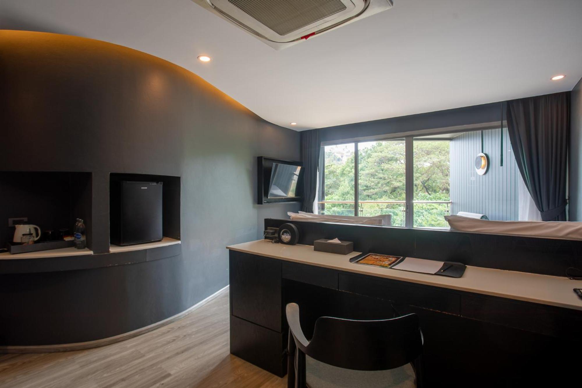 Hotel Tide Phuket Beachfront Exterior photo The control room