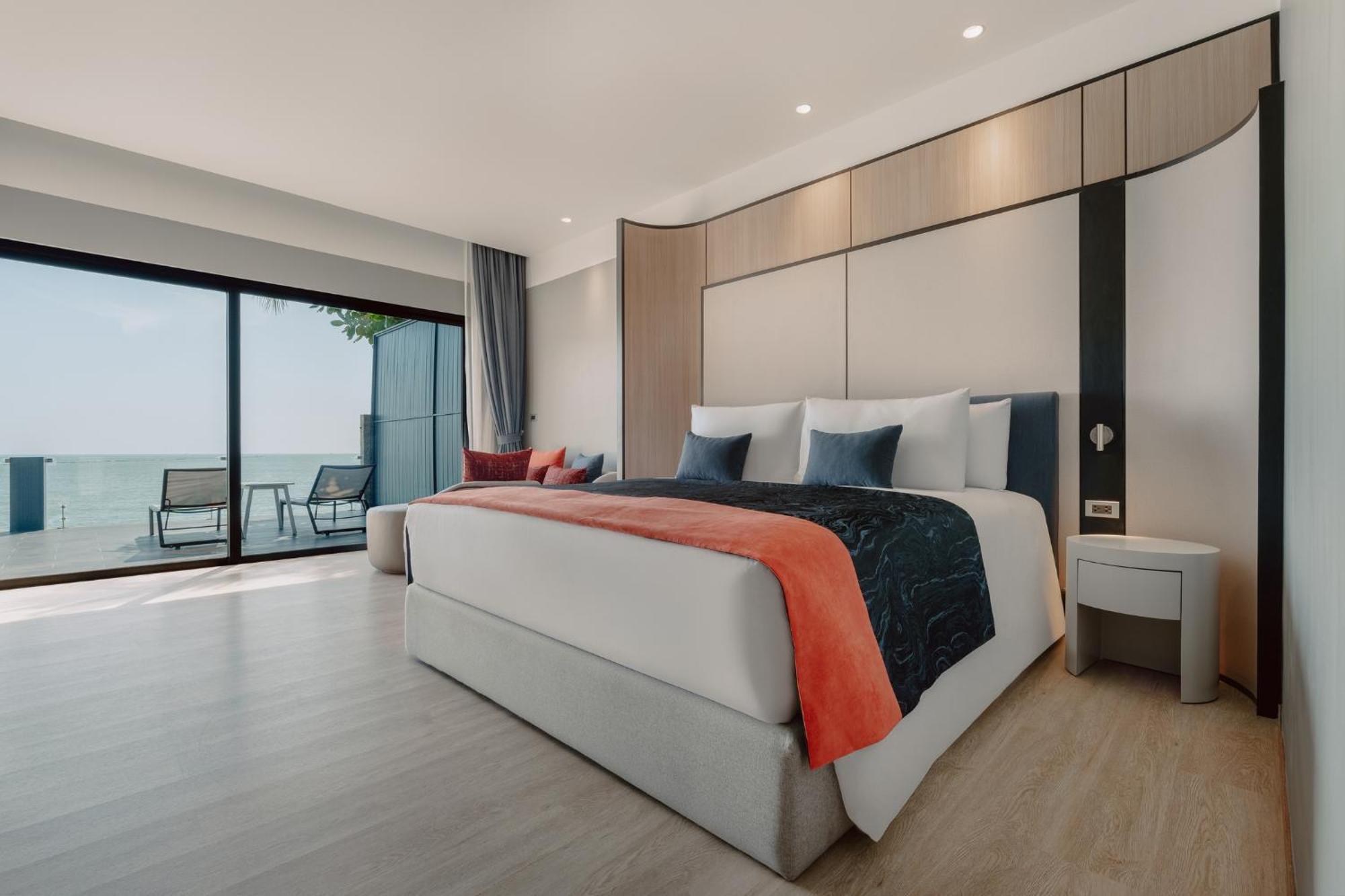 Hotel Tide Phuket Beachfront Exterior photo Deluxe Ocean View